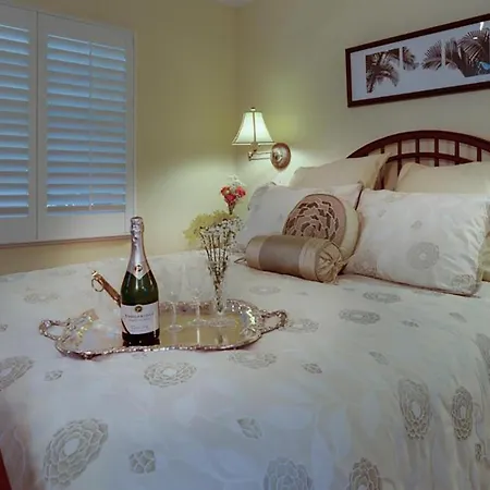 Seaglass Inn Bed And Breakfast Melbourne Beach Room photo